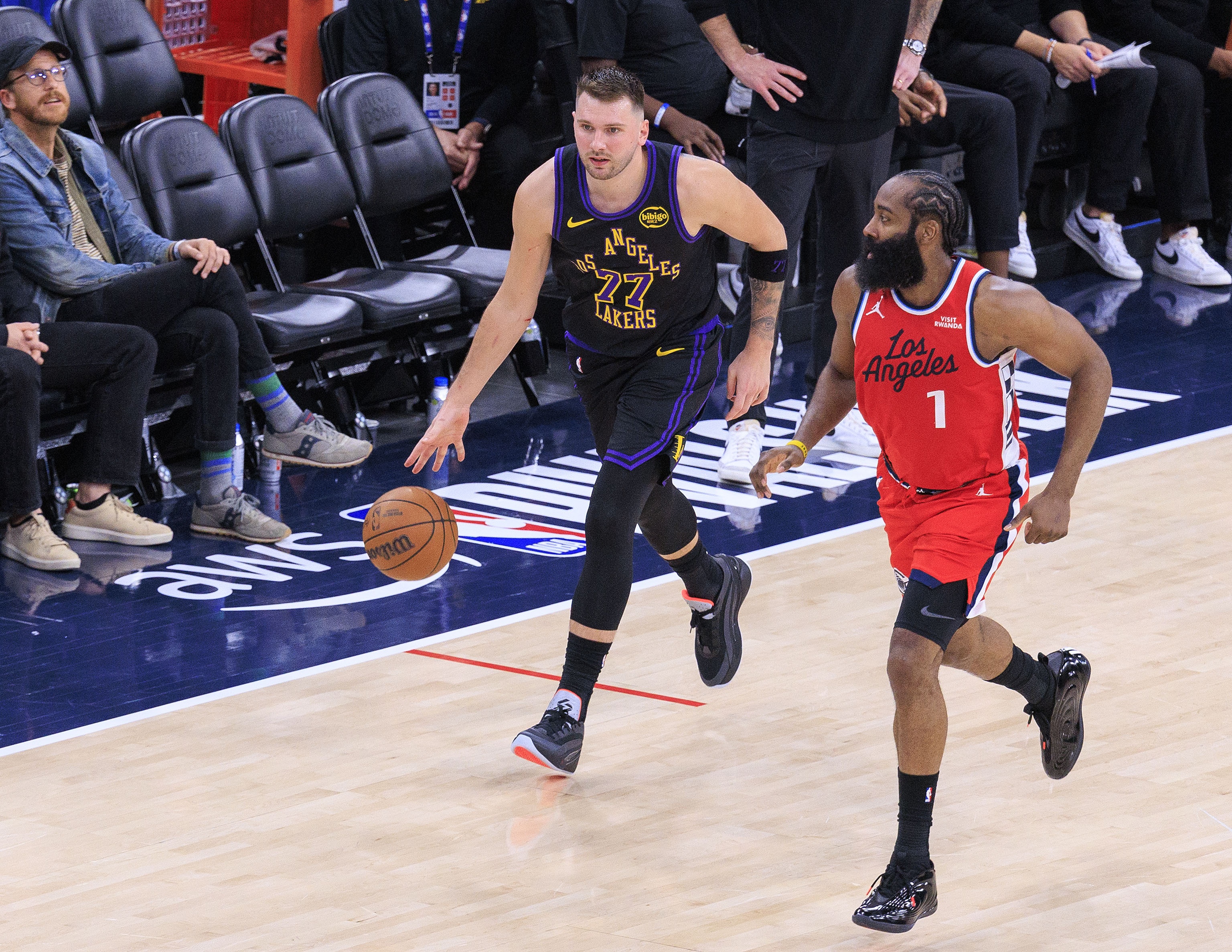 开云平台-东契奇单场至少46分7板11助且命中8记三分 历史第二人&比肩16哈登