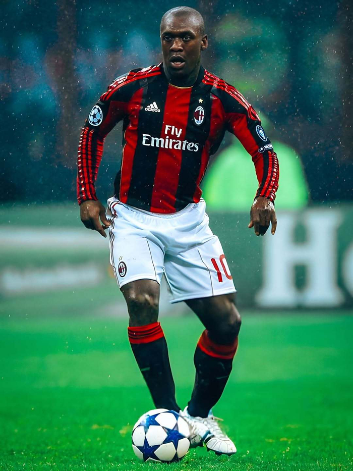 开云APP-米兰旧照西多夫引球迷追忆|AC米兰|克拉伦斯-西多夫|ac米兰|老照片_新浪体育_新浪新闻