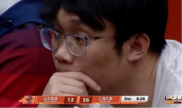 kaiyun-丁彦雨航现身高速大球场，山东男篮半场惨败26分，邱彪引援真离谱
